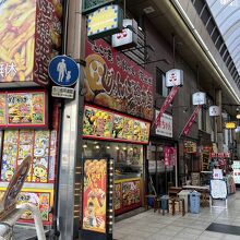 コテコテの大阪の商店街です