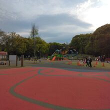 総合公園内の子供向けの広場。