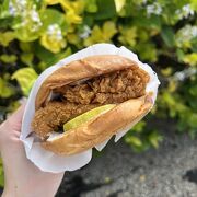 美味しいチキンバーガー