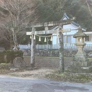 河口に近い神社