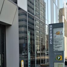 こちらが新聞社の入口