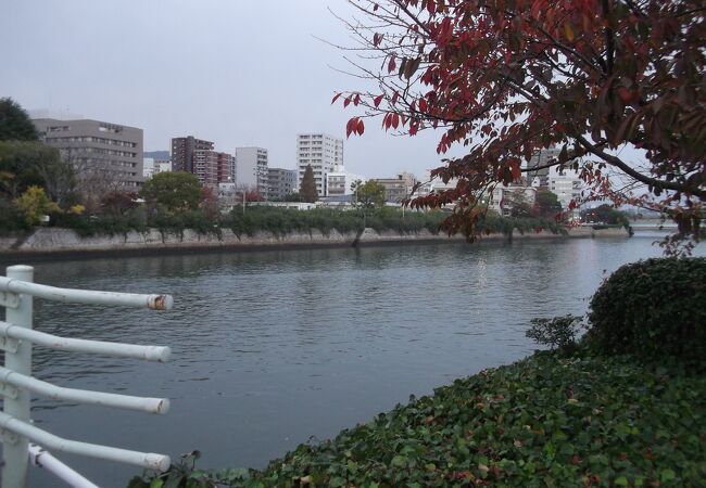 三角州の広がる広島市を流れる川