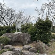 本丸跡にある天草四郎像と十字架