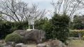 本丸跡にある天草四郎像と十字架