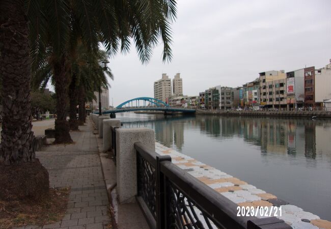 台南運河の北側の運河のかかる橋の一つです。