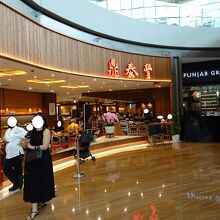 マリーナベイサンズ　ショップスに入っています