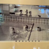 昔のお風呂の写真が飾られてました。半混浴&#10084;&#