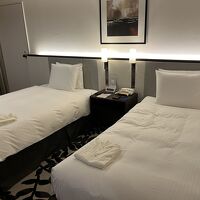 ツインルームはベッドもキングサイズで十分な広さ。