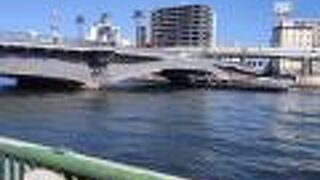 サイドウォークを散策