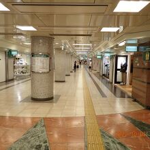 偶然人通りが途切れた