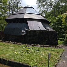 この小屋が露天風呂です（屋根があるから、半露天？）