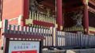 芝にある赤い門