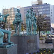 札幌市出身の彫刻家である本郷新氏のブロンズ像