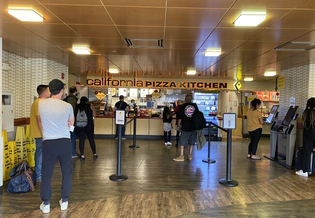 カリフォルニア ピザ キッチン (ダニエルKイノウエ国際空港店)