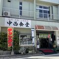 著名人のサインが一杯飾られた志賀島の有名店