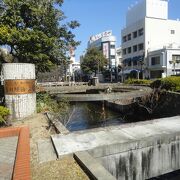 川沿いの散歩道