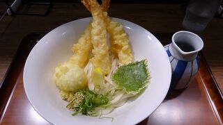 ボリューム満点、麺はもちろん卵もえび天も美味しい