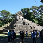登れるピラミッド　「十字架の神殿」