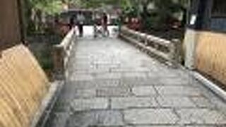 祇園白川にかかる歩行者用の小さな石橋