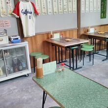 お好み焼き「うめづ」の店内セット