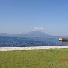 見る場所によって姿が違います、蒸気は右側へ