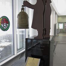 １階　アトリウムのオブジェ