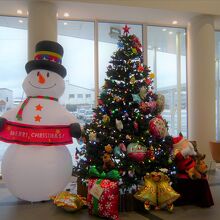 １階　アトリウムのクリスマス・オブジェ
