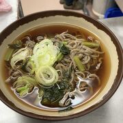 日本一狭い立ち食いそば塩尻駅構内の桔梗