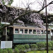 平安神宮神苑の一画にチンチン電車が