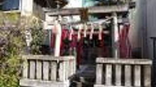 住宅街の一画にひっそりと