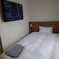 テレビはベッド横