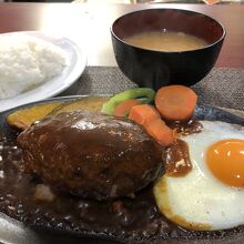 鉄板ハンバーグ