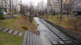 札幌村を開く際に開削した用水路である大友堀が前身