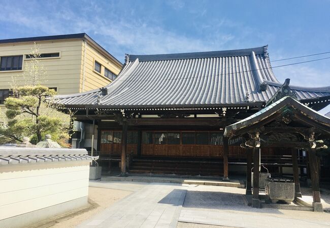 静かな雰囲気のお寺です