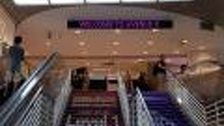 駅直結のショッピングモール