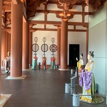 大阪歴史博物館には大極殿を実物の大きさで再現しています。