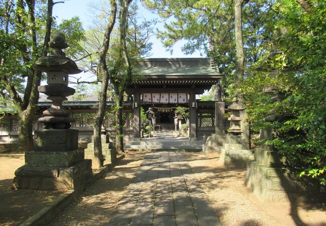 850年前に創建された歴史ある、静かで落ち着きが感じられる神社です
