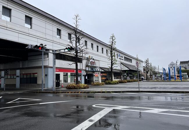 丸亀駅前に猪熊弦一郎現代美術館