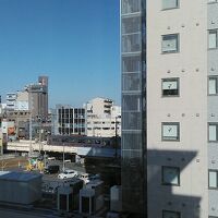 部屋左側の眺望、成田駅方向