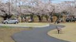 再整備が進んで、子ども用遊具が設置されている場所も増えています