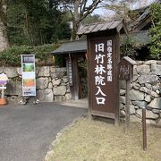 延暦寺の里坊のひとつ、回遊式庭園がみごとです。