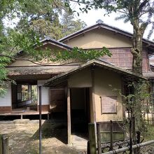庭園には二棟の茶室もあります。