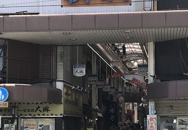 京都の下町らしいアーケード商店街