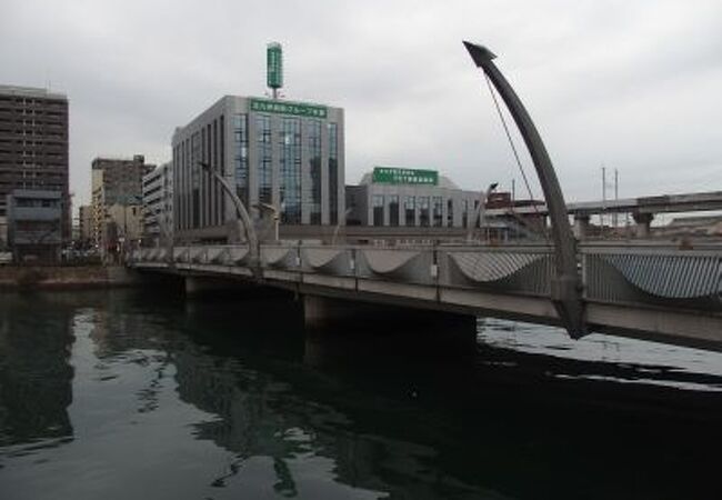 小倉城の横を流れる川