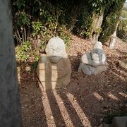 猿　石造　何処の国の遺跡から？ 高取城と飛鳥の石造物・古墳 (1) – 猿石について – 城郭墓所砲台