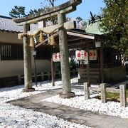 １９６９年創建の若い神社