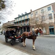 1809年に現在の建物がホテルとして建てられその後劇場へ