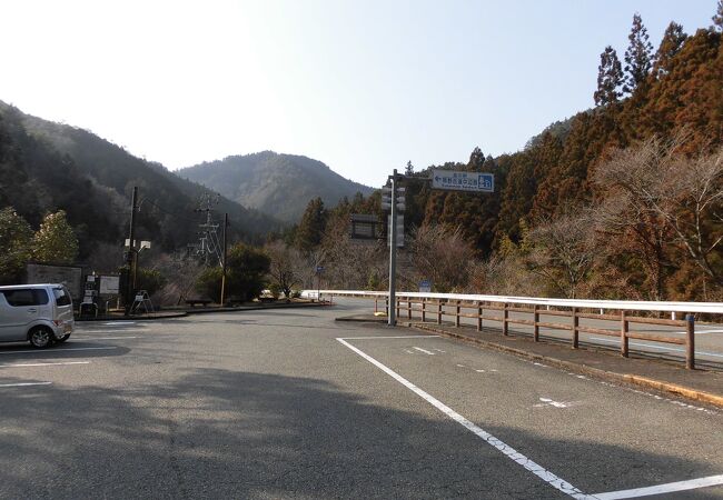 徒歩で熊野古道をめぐる人にも便利な場所