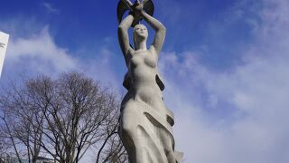 岩見沢市出身、山内壮夫の作品