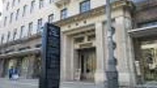 大理石の階段は見ごたえありました。